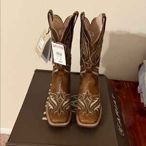 Ariat Womens Western Boots with Gold Stitching
